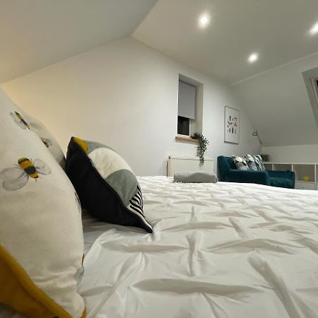Unique Luxury Detached Apartment In Windsor That Sleeps 4 Bagian luar foto