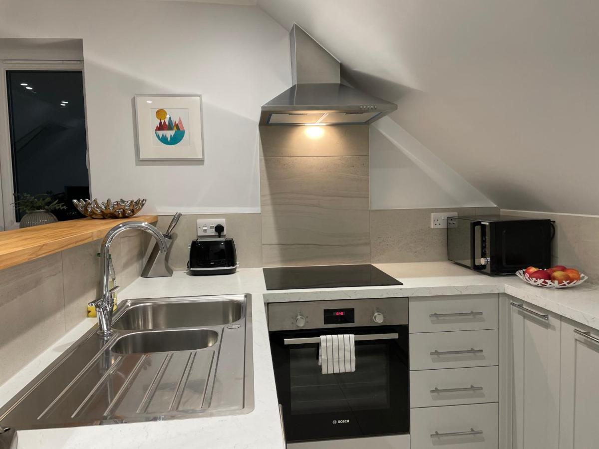 Unique Luxury Detached Apartment In Windsor That Sleeps 4 Bagian luar foto