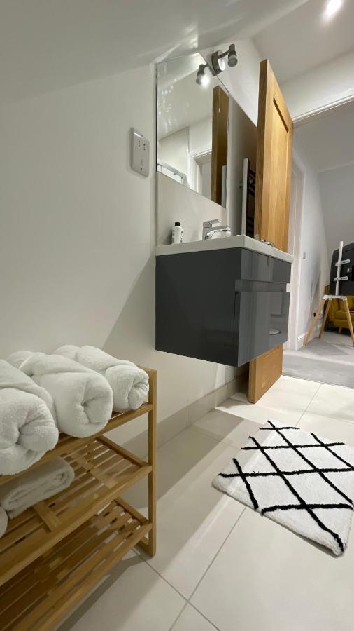 Unique Luxury Detached Apartment In Windsor That Sleeps 4 Bagian luar foto