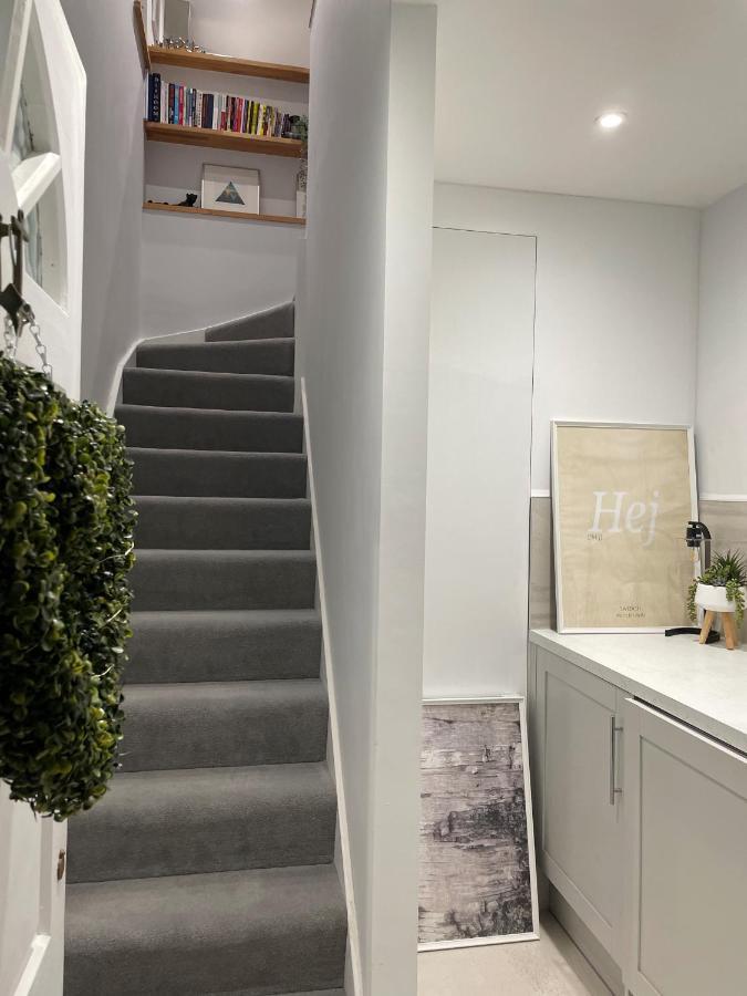 Unique Luxury Detached Apartment In Windsor That Sleeps 4 Bagian luar foto