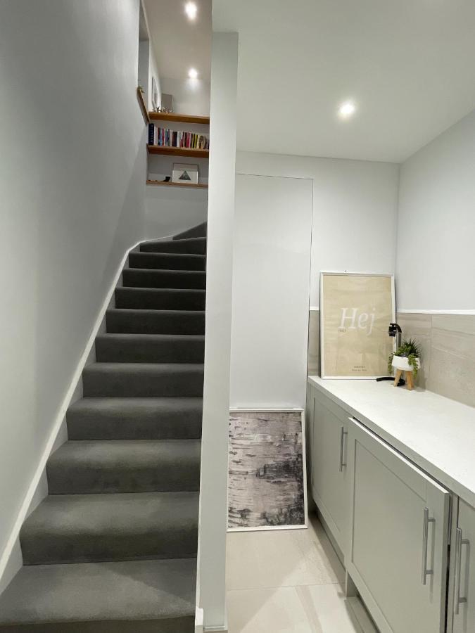 Unique Luxury Detached Apartment In Windsor That Sleeps 4 Bagian luar foto