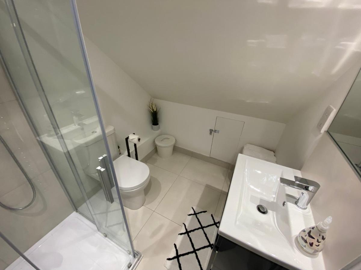 Unique Luxury Detached Apartment In Windsor That Sleeps 4 Bagian luar foto