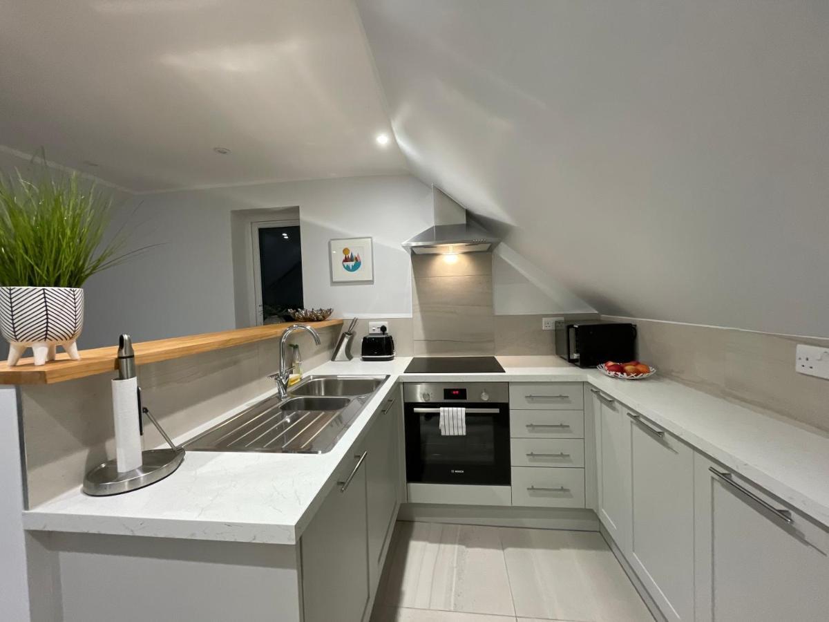 Unique Luxury Detached Apartment In Windsor That Sleeps 4 Bagian luar foto